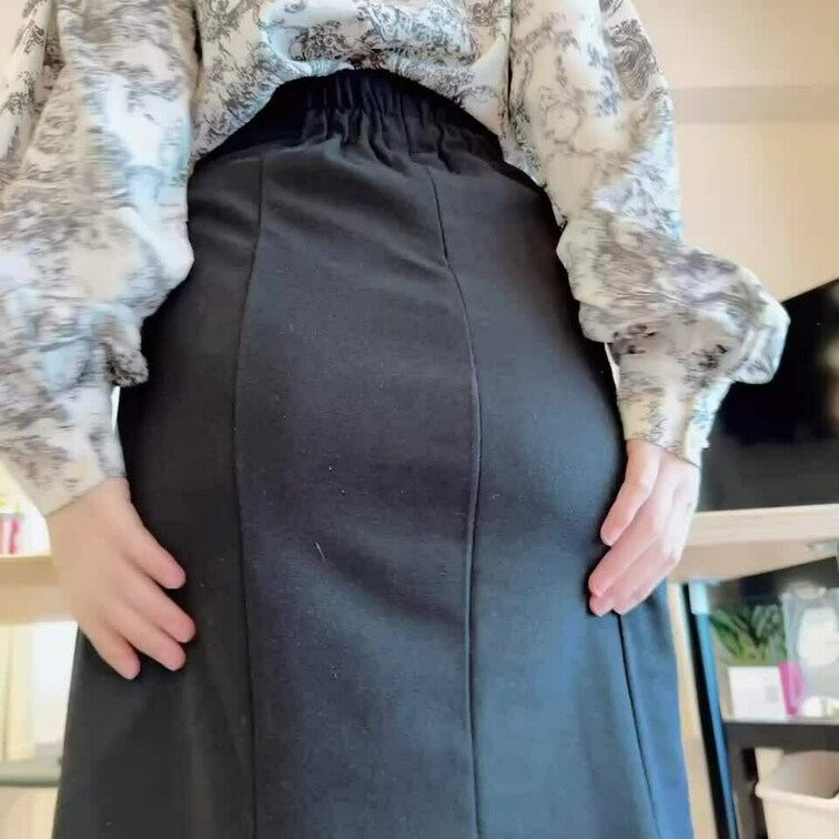 コスプレする前にフリースペースで撮ってみました！
マーメイドスカートの下に隠したおっきなお尻です🍑

踏み潰された