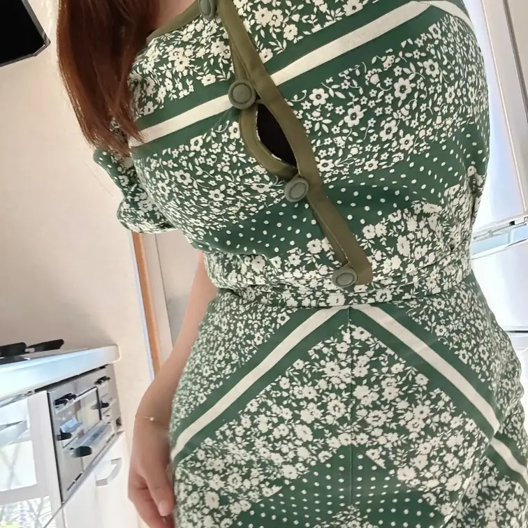 おはよー🌸
今日は私服をお届け🌸☺️
ボタンのついてる服着るとぱつんぱつんに💕笑