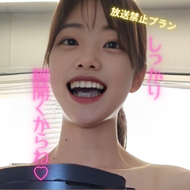 しっかり脚開いてスクワットするね♡
