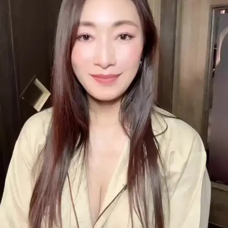 一緒に朝の支度しましょ✨
今日の予定は決まりました？
お仕事の方は無理し過ぎずファイトです♡
応援してます☺
お