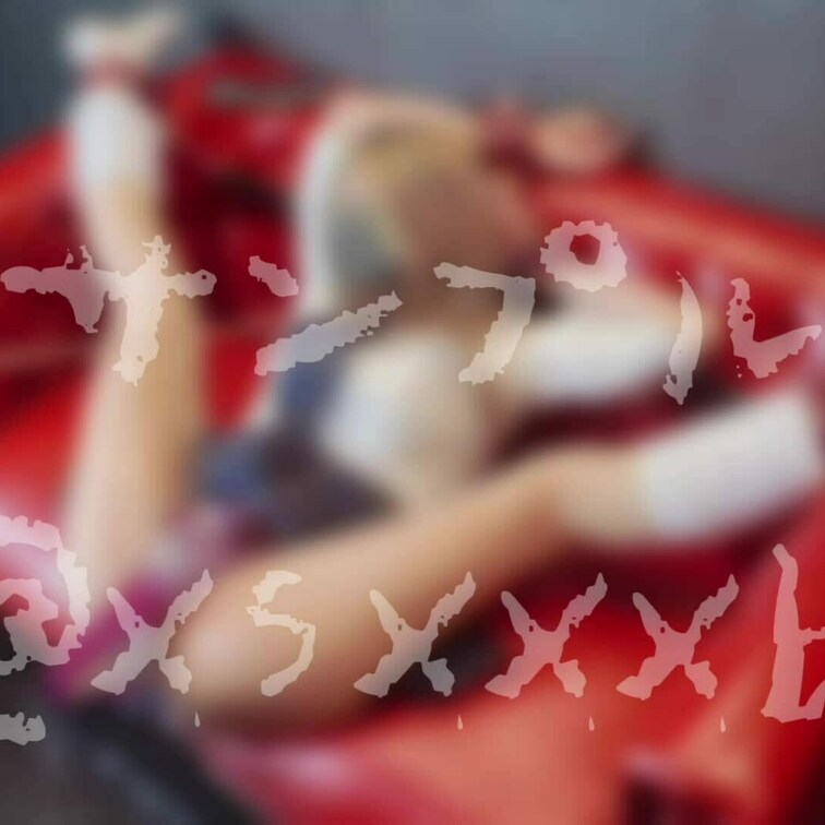 ギャル✖︎制服✖︎○○○束🤍
上から角度バージョン❕

首輪、両手、両足全部固定されてるから
股閉じれなかった、