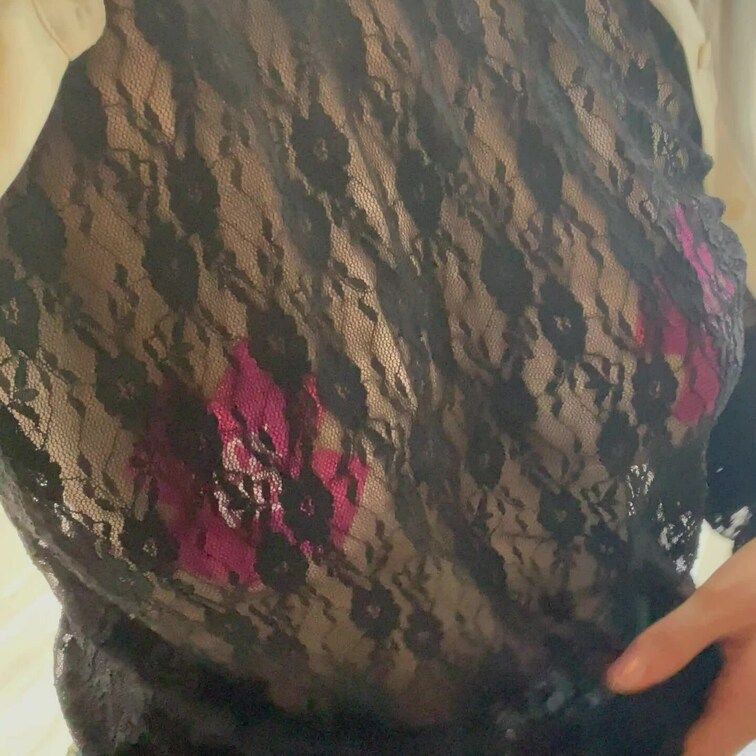 ニップレスだけでもブラがないとめちゃくちゃ不安💦よかったらコメントくれると嬉しいですー！