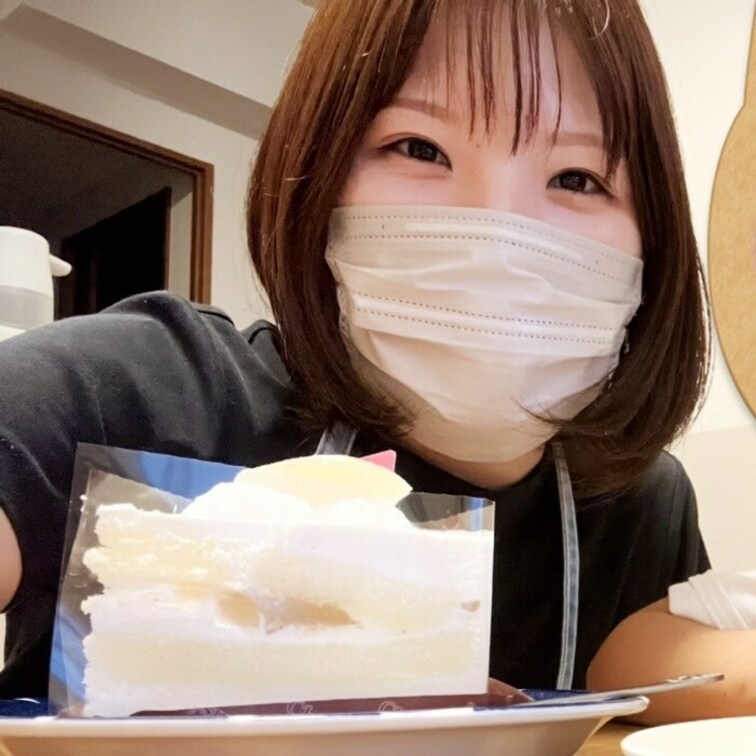 今日はちひろ33歳の誕生日。
一応ケーキでお祝い🎂
33歳のちひろも応援してください！