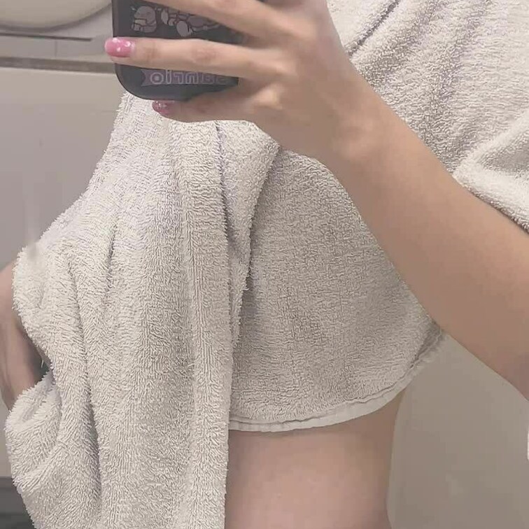 お風呂上がりに📸

お風呂に入るのがしんどくなってきた😅