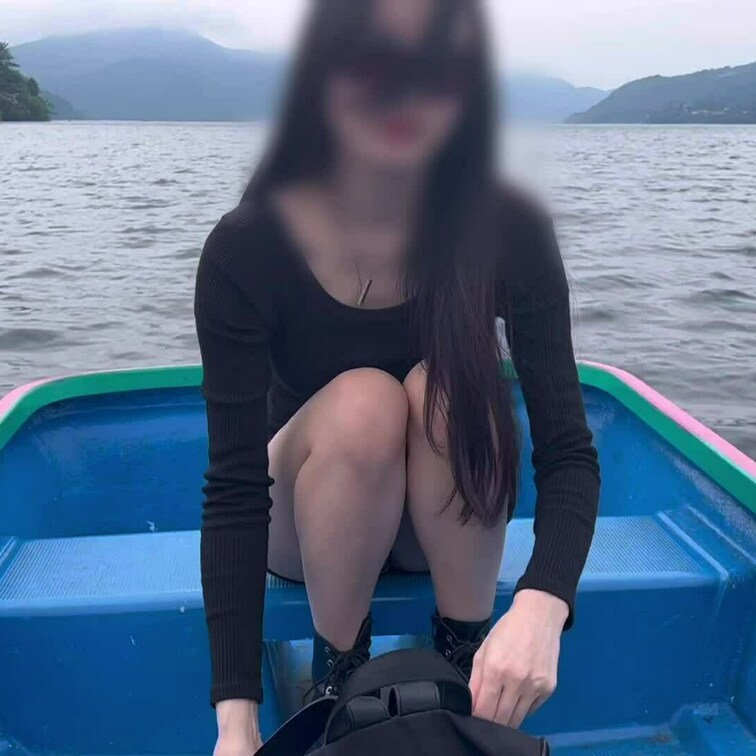 ミニスカ彼女とどこかの湖でボートデート🤫
彼女から皆様へ、お礼のオナニー第二弾の準備中です。
かなりスリリング😇
