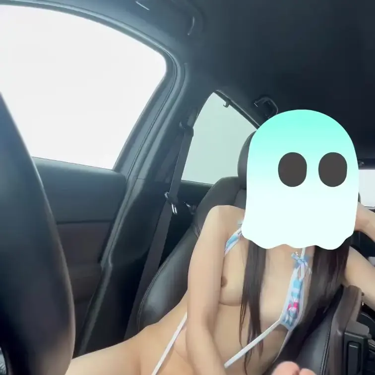 人妻お姉さん💕
車内でズボズボオナニーしてます💕
ディルド使いすぎて壊れてます笑💕
私のエロマン使ってで温まってく