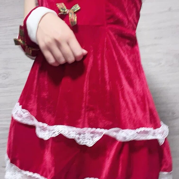 サンタコス🎅スカートたくしあげチラ！
