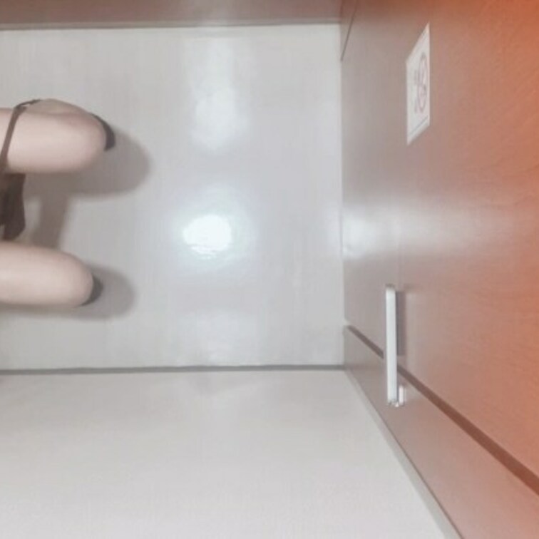【○○○風】どきどきハラハラの会社でオナニーしちゃってます…。
覗き見気分を味わってください🫣♡