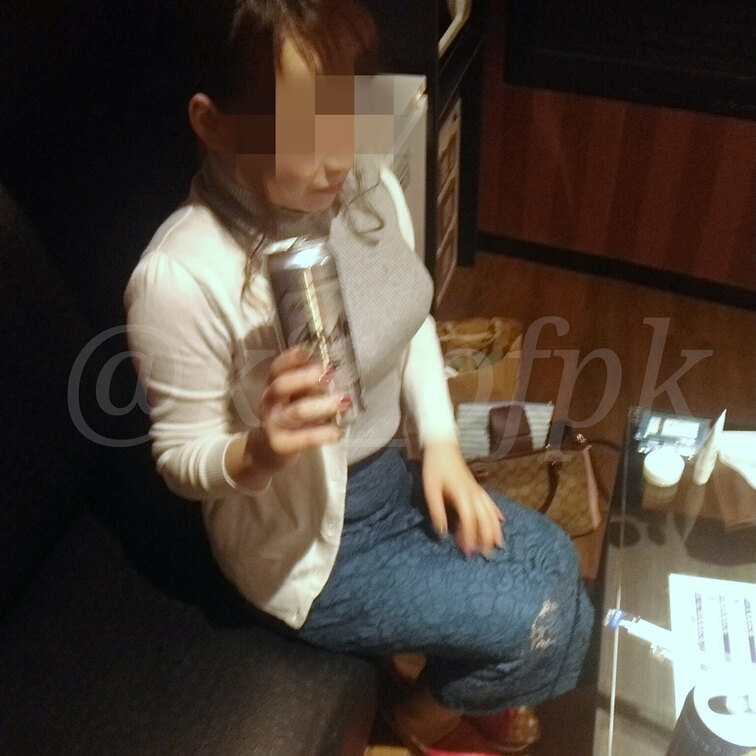 旦那とのセックスでは満足できない人妻さん。大人しい感じでしたが、脱がすとエッチなTバックを履いていて、大興奮して襲ってし