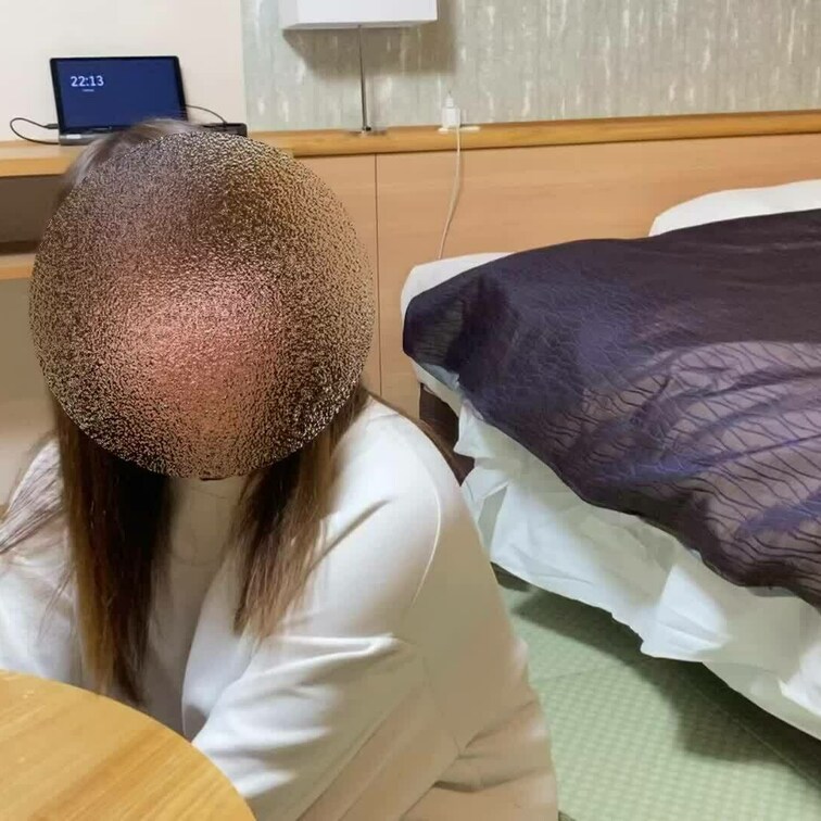 旅館で手コキでイかせようと思ったのに我慢できなくて挿入しちゃう若妻