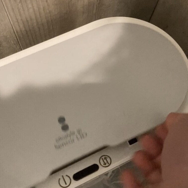 きれいなトイレでおしっこしてきました🥰
ナプキン入れチェックしたけど、だれも生理になってないみたいです☺️

I 