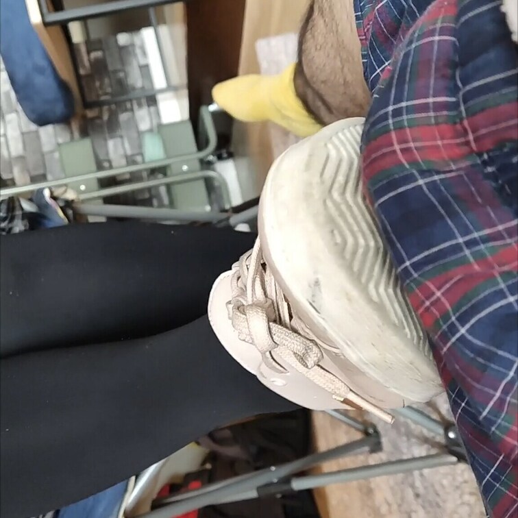 スニーカーでちんこペダルフミフミhttps://myfans.jp/posts/74b5fe5e-551f-4859-9