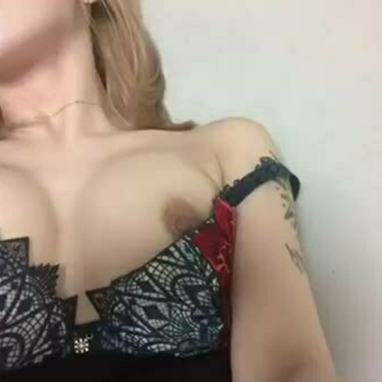 最近乳首責め用のおもちゃ欲しいな ~ ~って思ってるんだけど
何かいいのあるかなぁ😳


電マと乳首責めのおもち