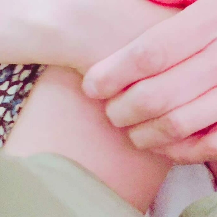 パンツ動画。中の割れ目を想像してね