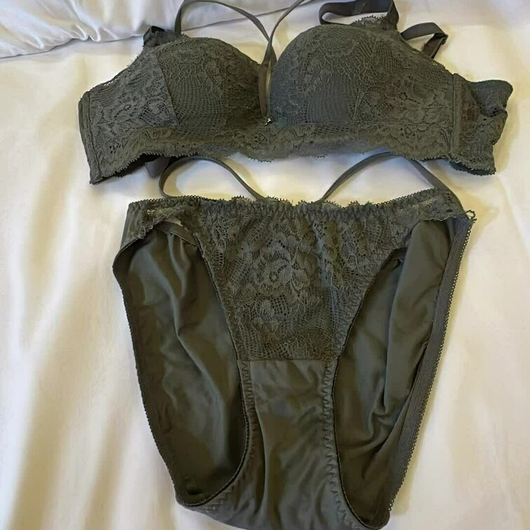 ノリの良い20代保育系むっちりボディDカップ美乳女子の下着の内側を確認しませんか？

ショーツ　パンティー　パンツ　