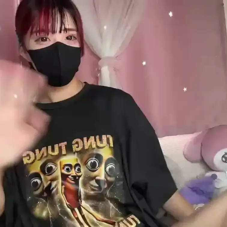 【みれい 20 歳】

みれいさんのライブ配信動画です
生ライブ配信だと、1 回の有料配信を視聴すると、おおよそ平