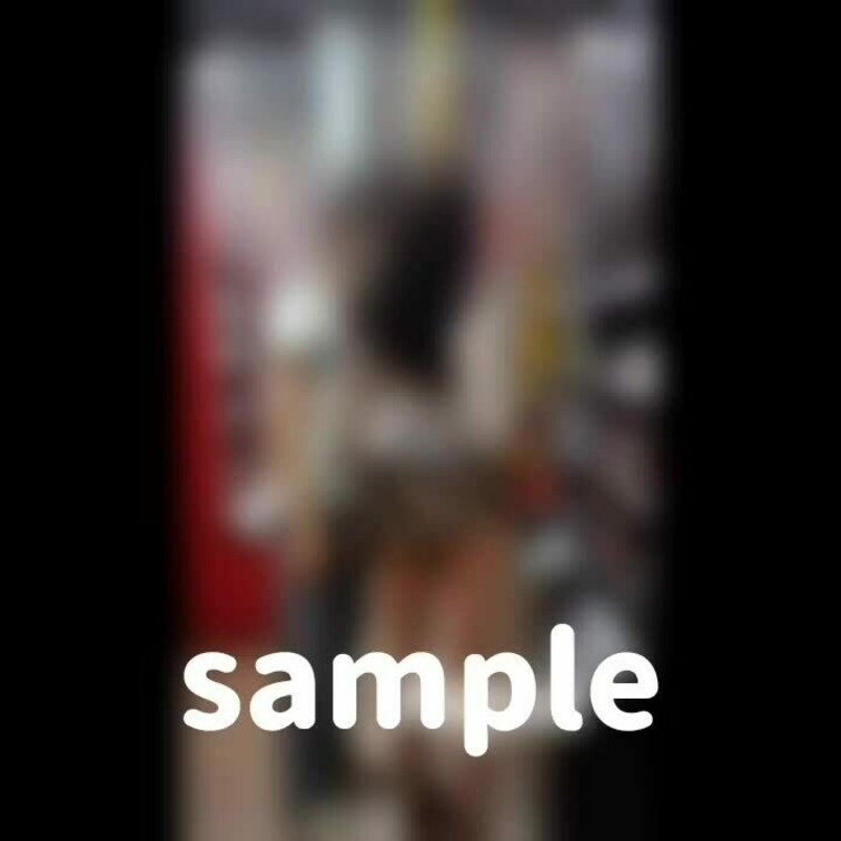 夏の過去動画長編です。
とあるお店にセクシーファッションで1人入店。
そこで声をかけてくれたお客さんとの置換プレイで