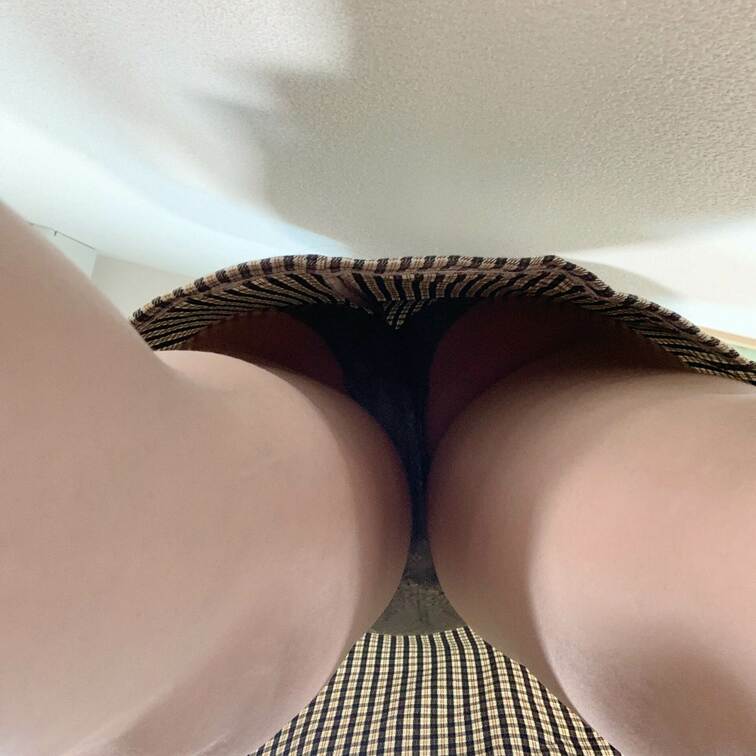 逆さ撮りパンチラ
★400本以上のハメ撮り動画を投稿済です★
こちらはプラン内でハメ撮り個人撮影している素人の女の子