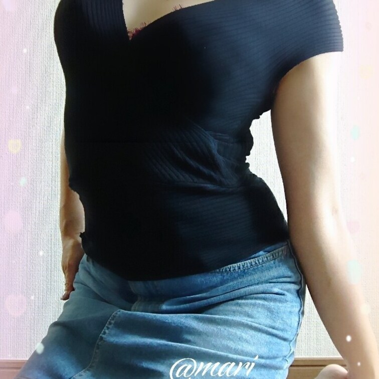 メンズエステのトップスがやっと届きました♥
メッチャ痩せて見えるしかなりえちえちで盛れます♥
シンプルだから中はサル