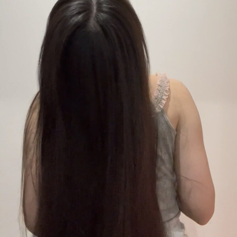 後ろ姿のスーパーロングヘア揺らし動画です✨
#髪フェチ #ロングヘア