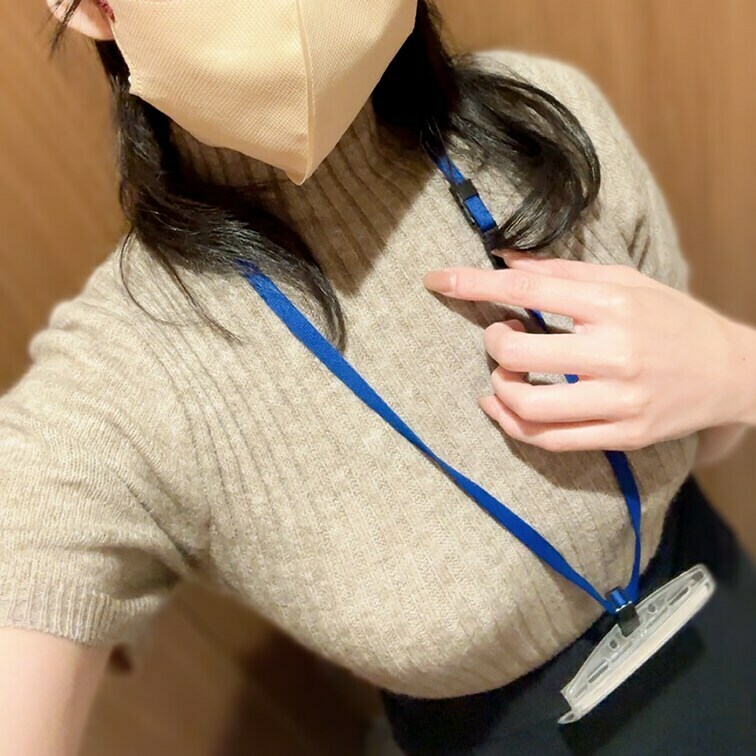 職場のトイレでこっそり自慰行為してみました
同僚にいつバレるかと考えると、すごく・・・