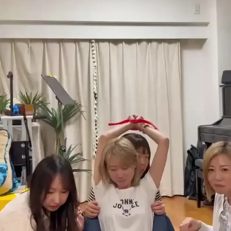 皆様大変お待たせしました！
今回皆様大変お待たせしました！
今回のくすぐり動画はこちらです👍

是非いっぱい見て