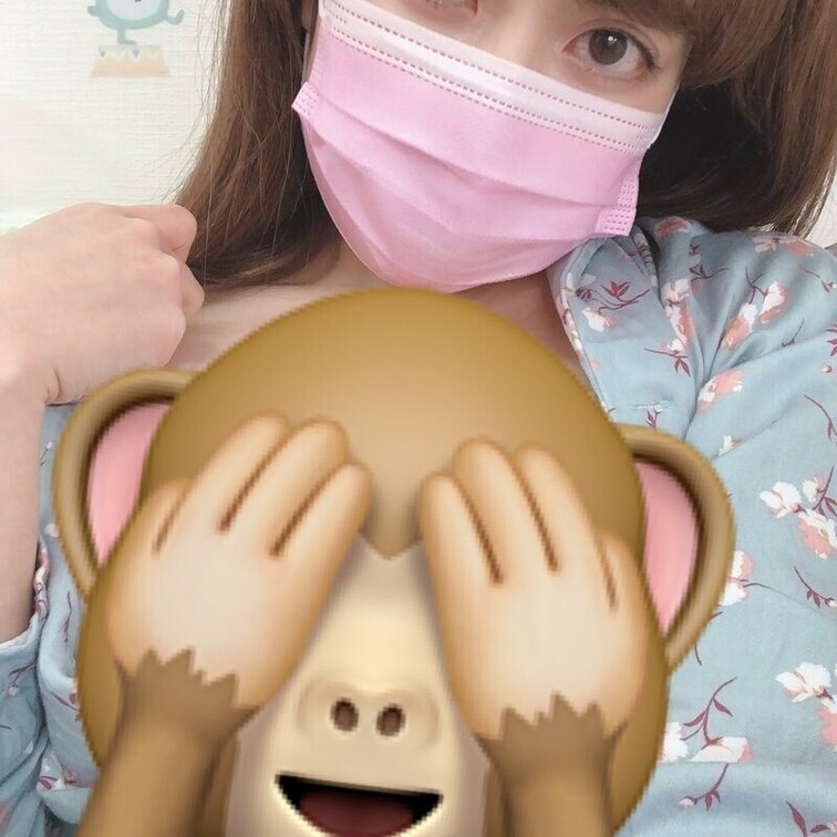 【無料公開】
朝起き立てのノーブラパジャマ姿を撮ってみた📸💕
パジャマ脱いで撮った写真もあるよ///
興奮して