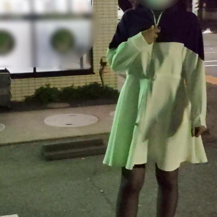 短い動画ですが、野外露出物を。
確実に人が近くにいるシーンはいいものです☺️