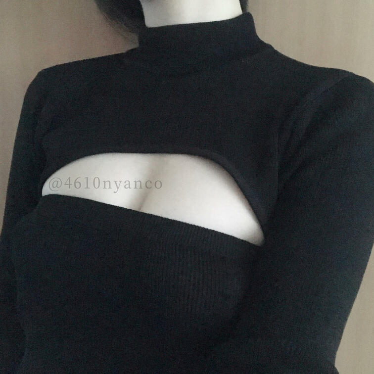 おっぱいチラ見えの服❣️

これ着てカフェ行くと、チラチラ視線を感じるよ(*/ω＼*)

あなたがこのにゃんこち