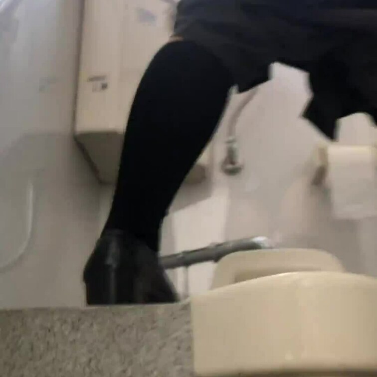 【本編】デカ尻変態○○○

1段高くなっている和式トイレで
デカ尻アングルおしっこ鑑賞♡