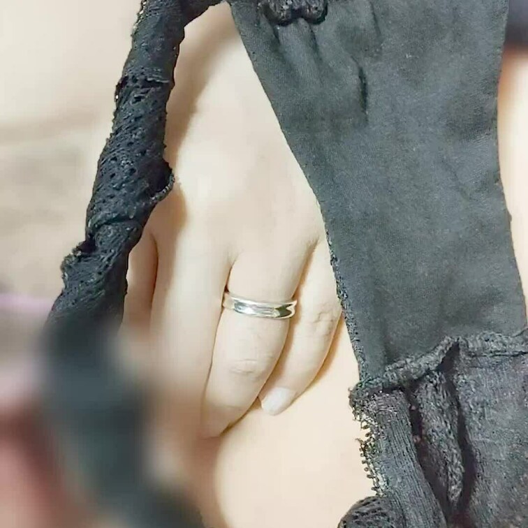 ○○○と相互オナニーして私の履いてショーツをお腹にのせて○○○はそれを見ながらオマンコにおちんちんを擦りつけ生挿入して最