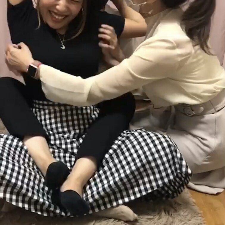 皆様いつもご購入ありがとうございます☺️
今回のくすぐり動画はこちらです👍

是非見てあげてくださいね(  ˆОˆ