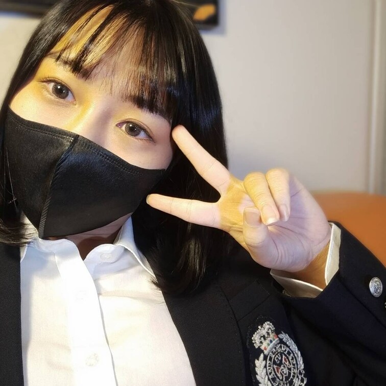 今回の女の子はYo〇Tubeでパンチラ映像を投稿していた子です。生まれも育ちも日本なのですが、東欧系のクオーターらしく、