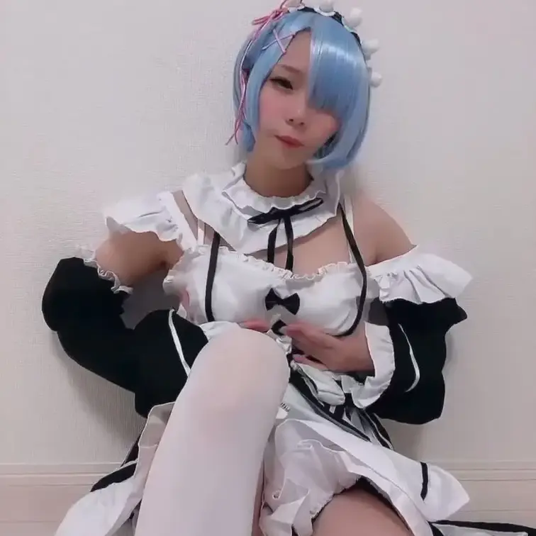 レイのコスプレした美女のおもちゃ２つ使った本気オナニー
顔出しあり
動画時間約6分
