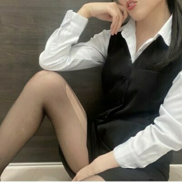 さゆみです・・・
昼は真面目OLで夜はどSです

雰囲気だけね！！