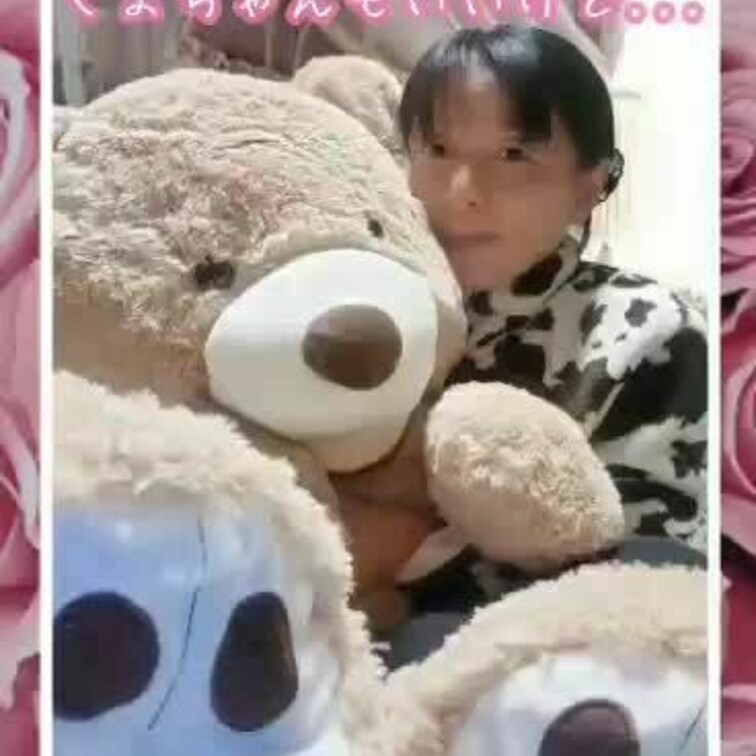 大きな🐻💓くまちゃんに　黒珍ディルドを着けてペロペロしたニャンよ😺🐾👅💦

でも　やっぱり私は🦍🌴　ゴリラ君の方が　