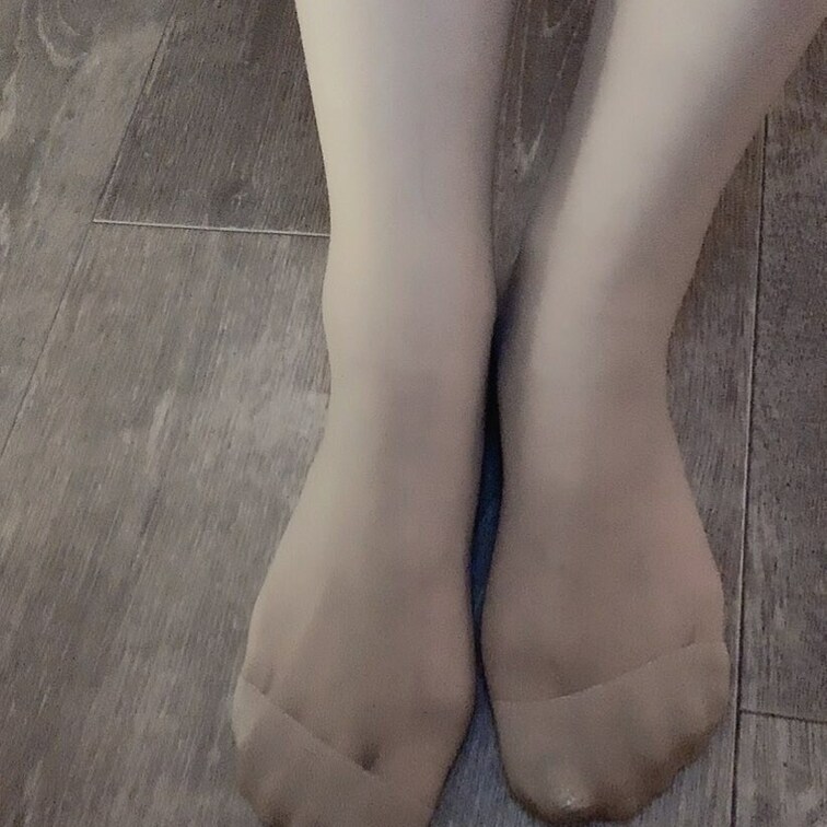 脚フェチ様へ•*¨*•.¸🙂
ベージュパンスト脱ぎ🤍