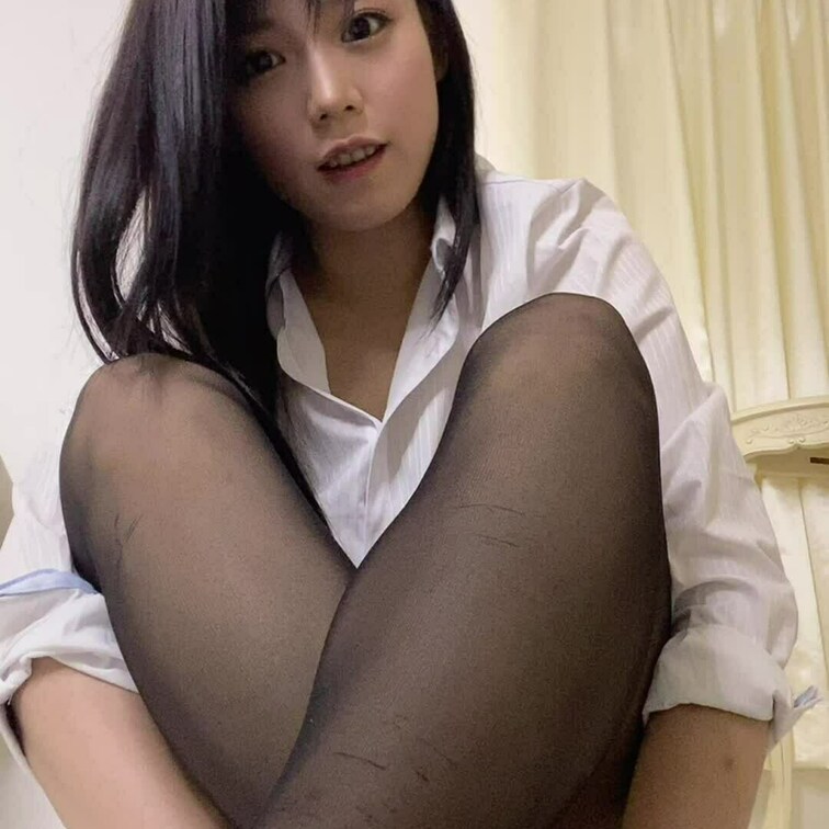 仕事帰りのOLに、ムレムレのストッキングで足コキされるの想像してみて♡
