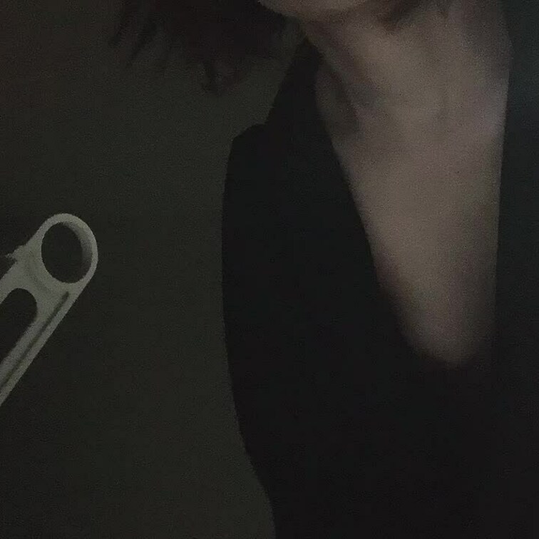 向かいにはアパートとか人とおる道とかみえるのですが、堂々とおっぱいも下もみせちゃいました🥺