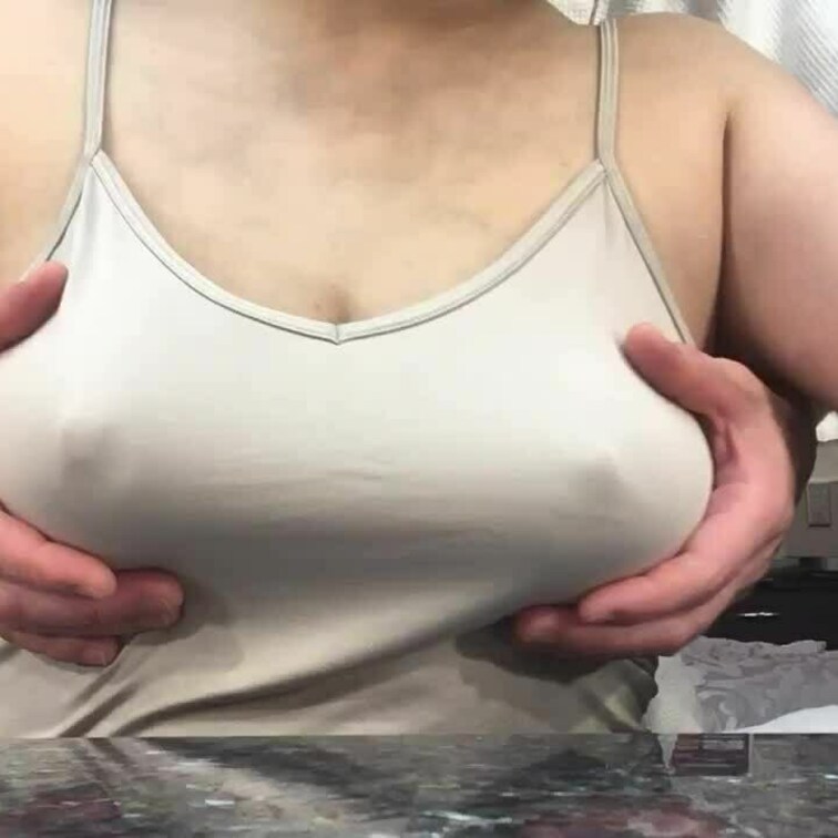 洋服ご越しに○○○乳たくさん出てみました😊見てくださると嬉しいです🥺