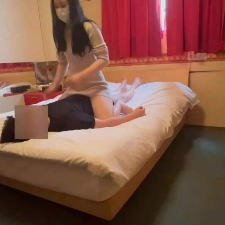 ゆみ様に馬乗りでビンタしてもらいました😊