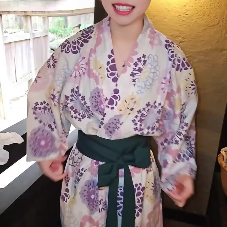 浴衣を脱いじゃいます❤️