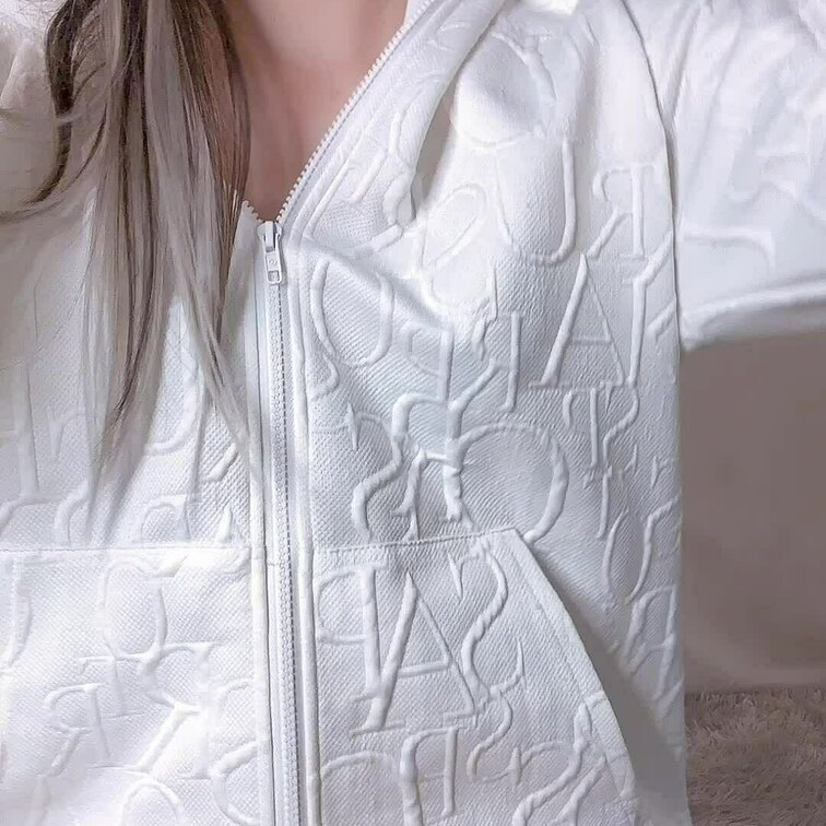 Xのこれ出すの忘れてた、ごめんち😘

パーカー脱ぎ脱ぎ🥰