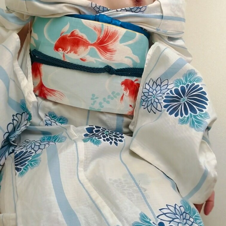 夏なので浴衣着たので記念に🥰
ノーパンノーブラで。下着着けないと乳首が浴衣にスレてどうしてもえっちな気分になっちゃう/