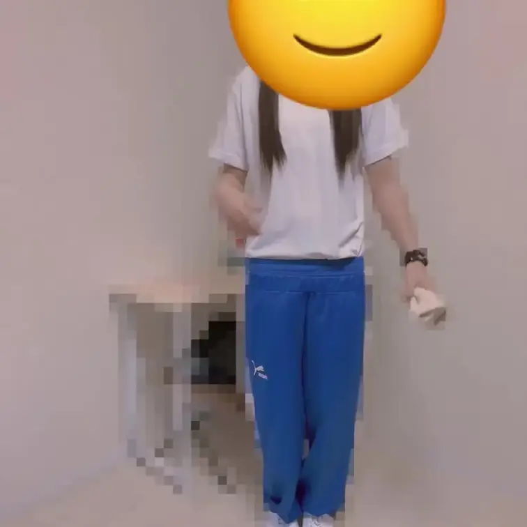 掃除する学園のアイドルちゃん
