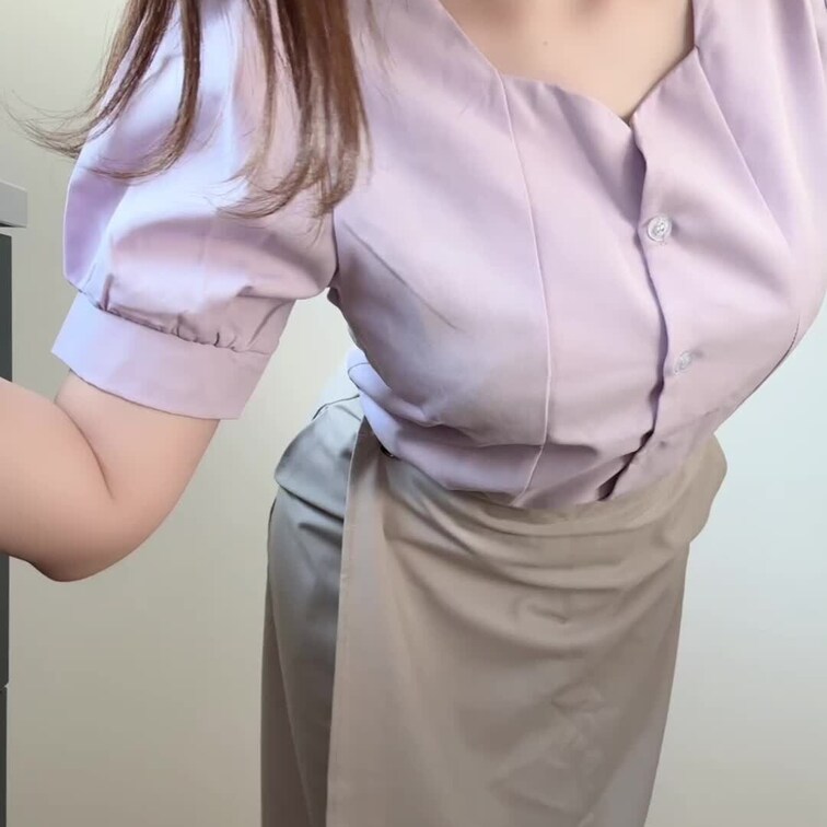 右上の【♡】をおしてから見てもらえると嬉しいです♡

ぬぎぬぎ..♡