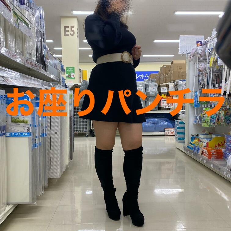 お買い物中の日常的パンチラムービー