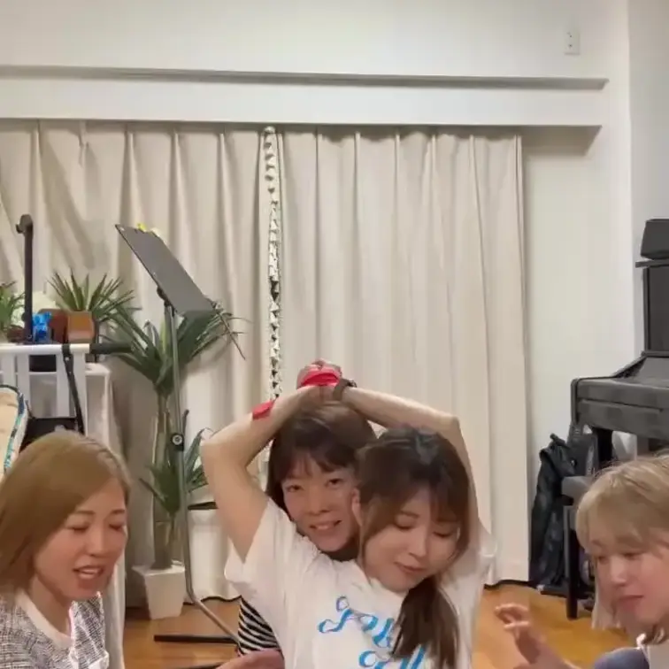 皆様大変お待たせしました！
今回皆様大変お待たせしました！
今回のくすぐり動画はこちらです👍

是非いっぱい見て