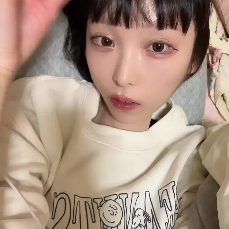 ガリガリ女が服着て寝てるだけ🐑💤