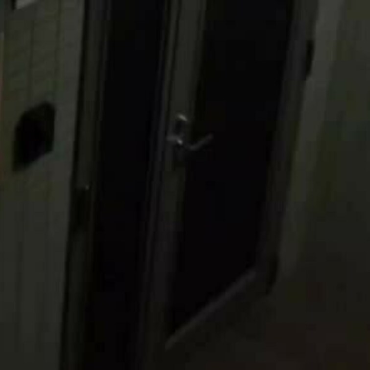 隣に住んでる人の声がうるさくてクレーム言いに行ったんだけどね、オジ様達が宴会やってたっぽくて、逆に絡まれて、いろいろこじ